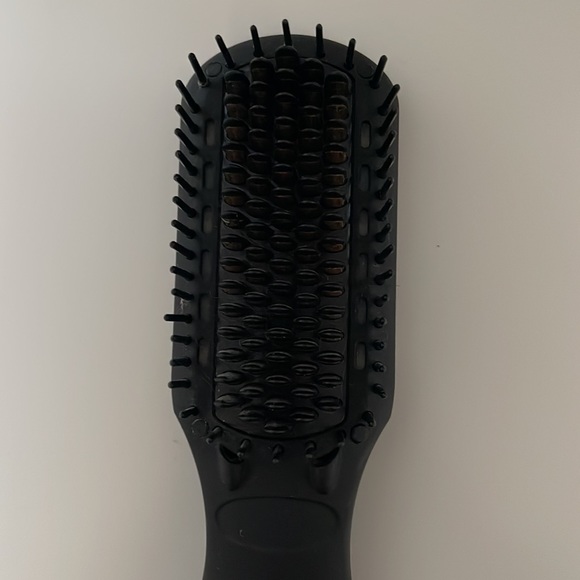 Amika thermal straightening brush - Picture 3 of 4